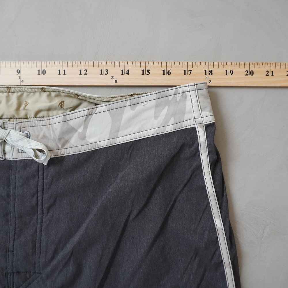 Patagonia Board Shorts 36 Mens Grey Camo Trim Stretch Surf Swim Trunks - Picture 7 of 9